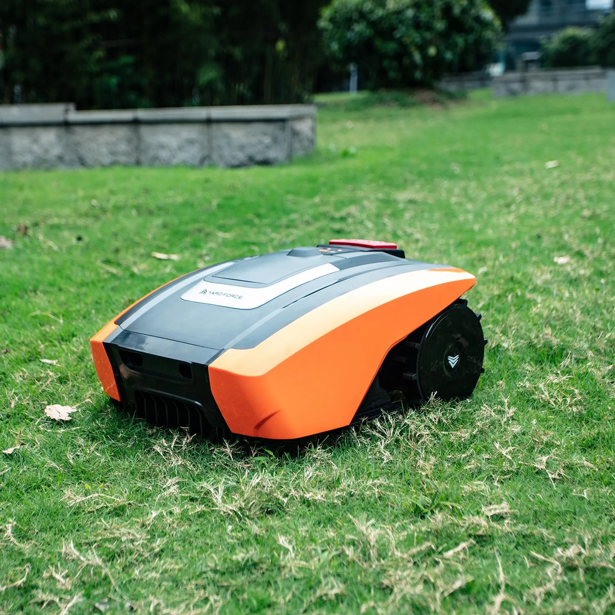 a89876d305b5abc56846ea1cd1100520 Yardforce Rasenmähroboter EasyMow 260B mit 260 m² Flächenleistung orange-schwarz One Size – Bild 1
